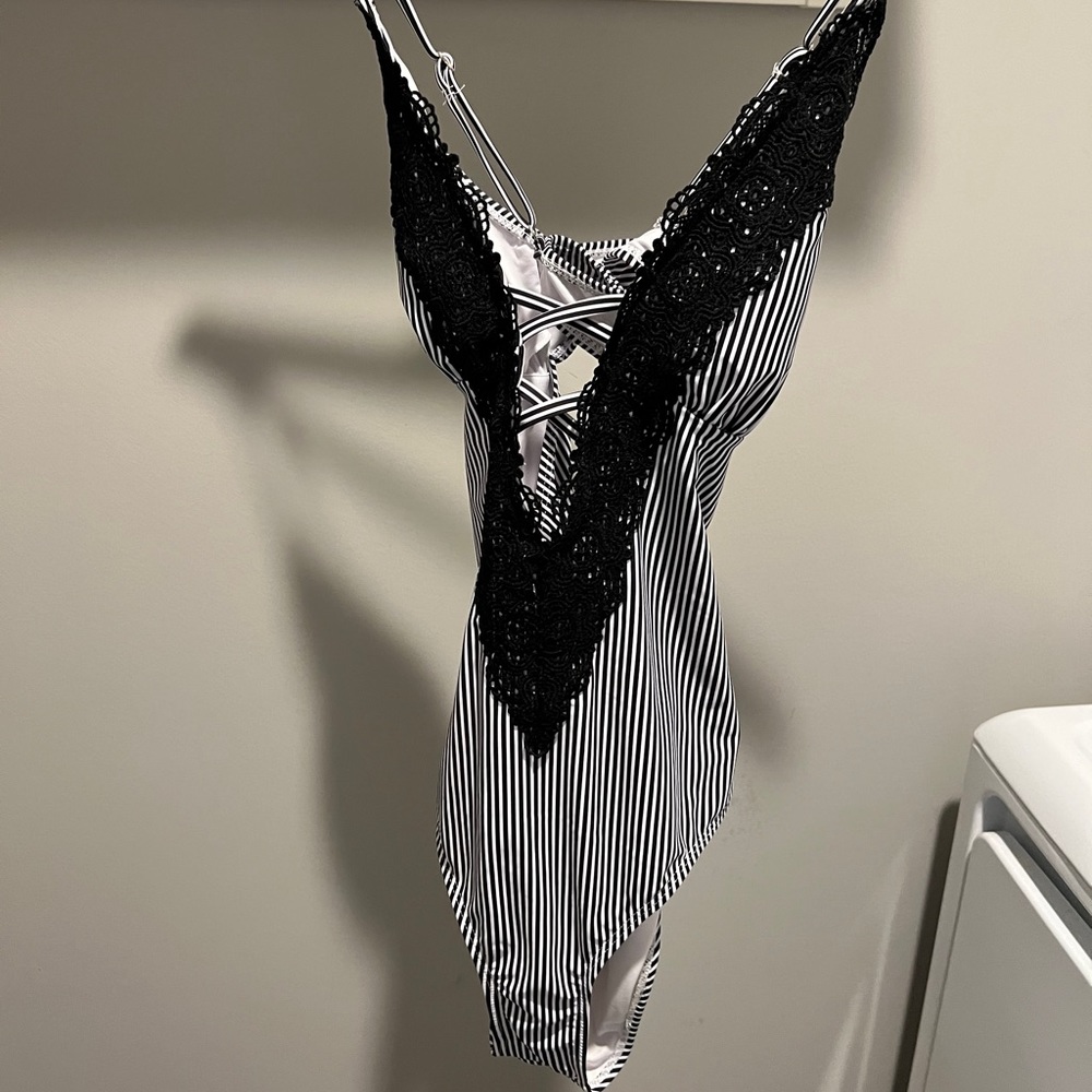 CUPSHE Swim Suit